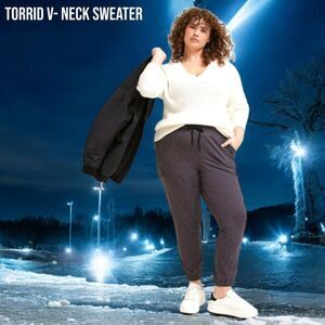 TORRID Plus Size  Whisper White Waftle Drop  V- Neck Pullover Sweater Size 3X